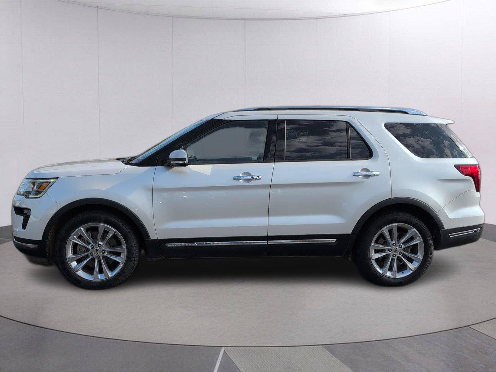 Used 2018 Ford Explorer Limited w/ Ford Safe & Smart Package FWD image 2