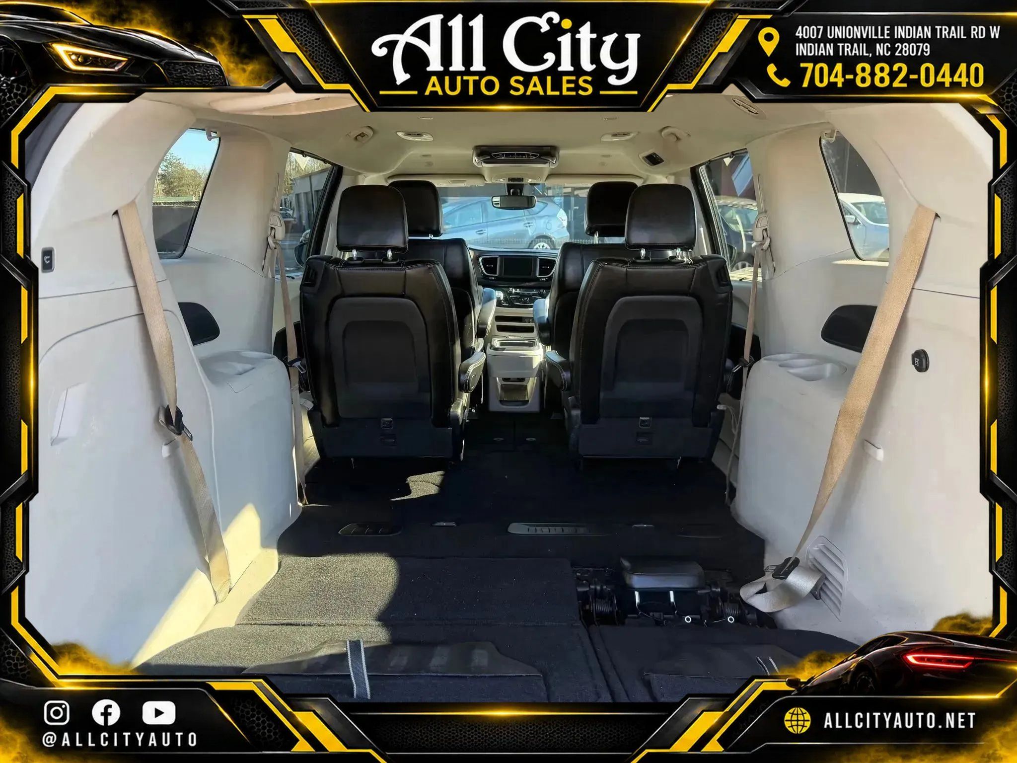 Used 2020 Chrysler Voyager Lxi FWD image 32