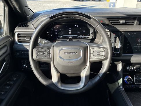 Used 2023 GMC Yukon XL Denali w/ Advanced Technology Package image 17