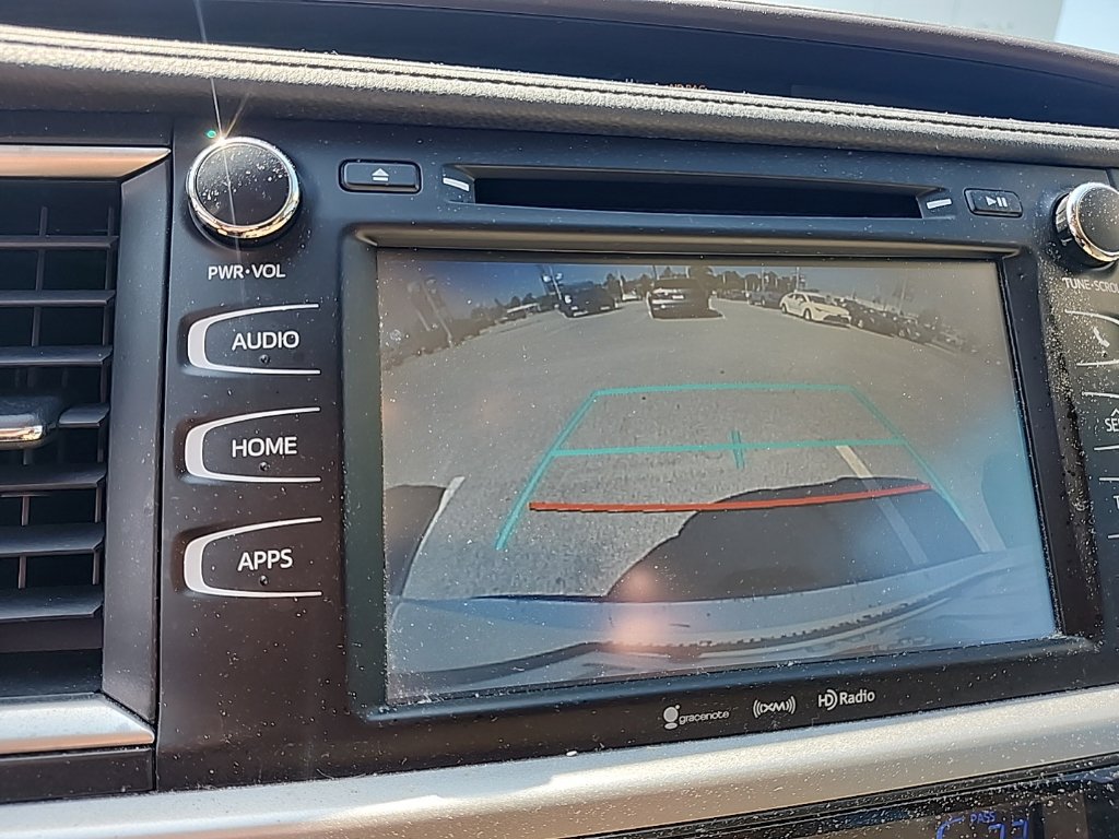 Used 2019 Toyota Highlander XLE FWD image 4