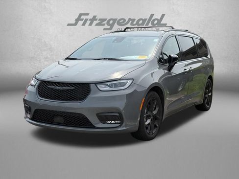 Used 2025 Chrysler Pacifica Limited FWD image 3