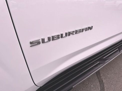 Used 2025 Chevrolet Suburban LT w/ Comfort Package image 31