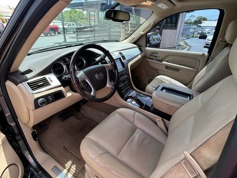 Used 2013 Cadillac Escalade ESV Luxury RWD image 28