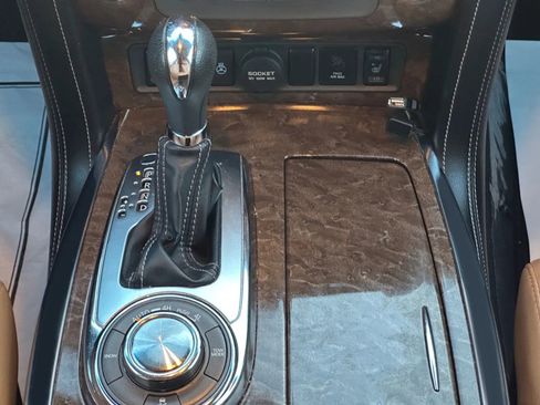 Used 2016 INFINITI QX80 4WD w/ Signature Edition Package image 15