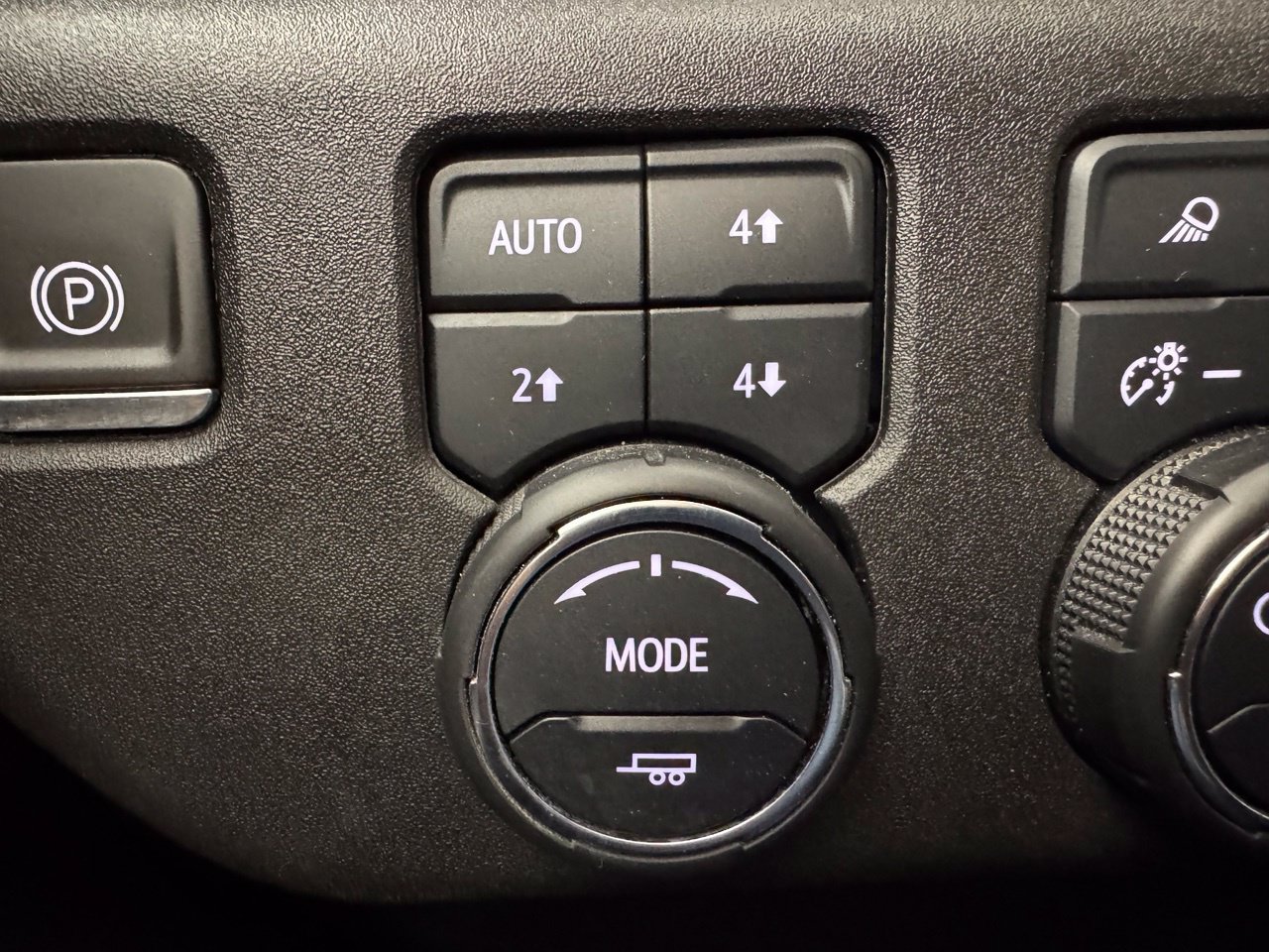 Used 2024 Chevrolet Silverado 1500 High Country w/ High Country Premium Package AWD/4WD image 30