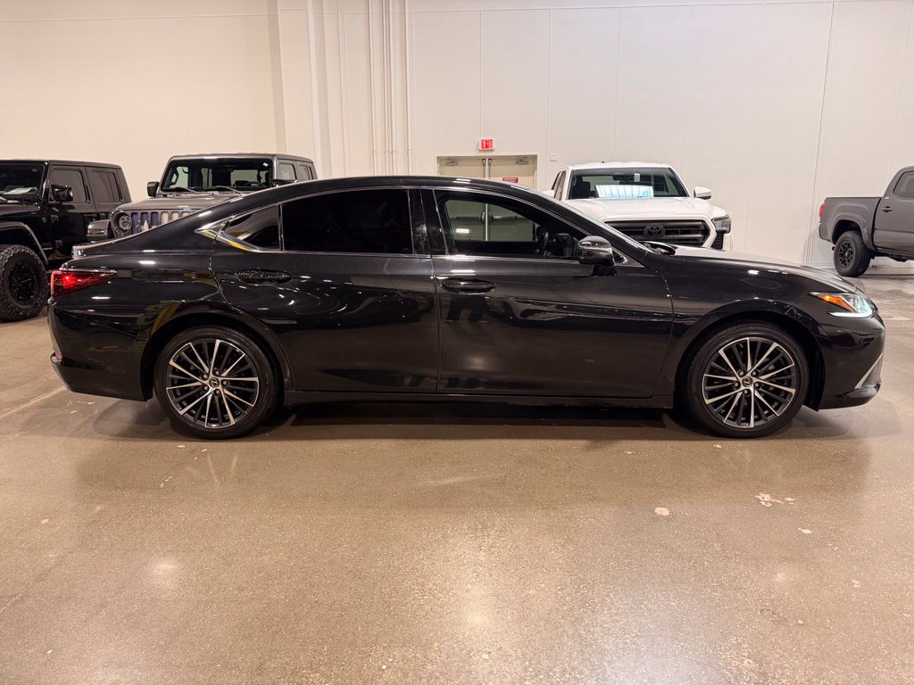 Used 2022 Lexus ES 350 w/ Premium Package FWD image 4