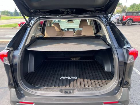 Used 2019 Toyota RAV4 LE w/ All Weather Liner Package AWD/4WD image 8