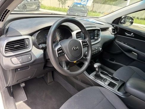 Used 2020 Kia Sorento LX FWD image 11
