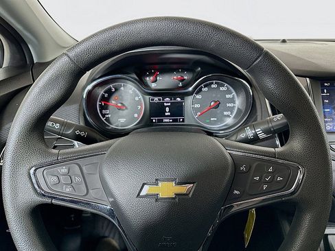 Used 2019 Chevrolet Cruze LT image 12