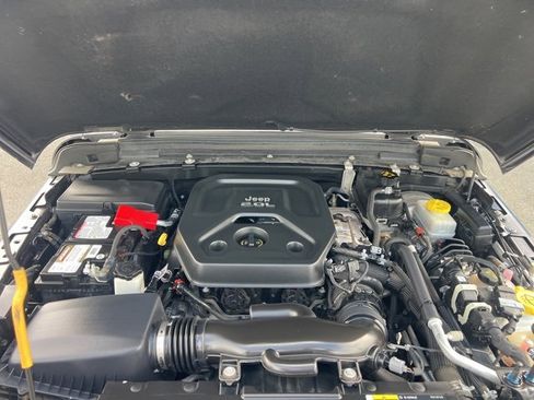 Used 2018 Jeep Wrangler Unlimited Sahara image 29