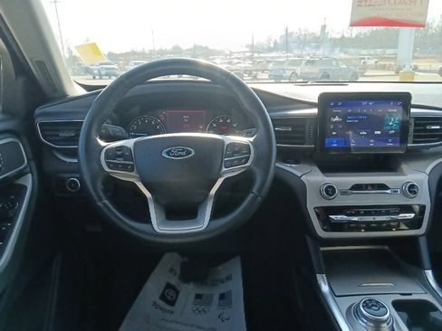 Used 2024 Ford Explorer XLT w/ Equipment Group 202A image 26