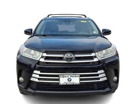 Used 2018 Toyota Highlander XLE w/ Protection Package #3 AWD/4WD image 2