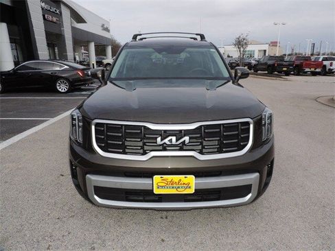 Used 2023 Kia Telluride S image 2
