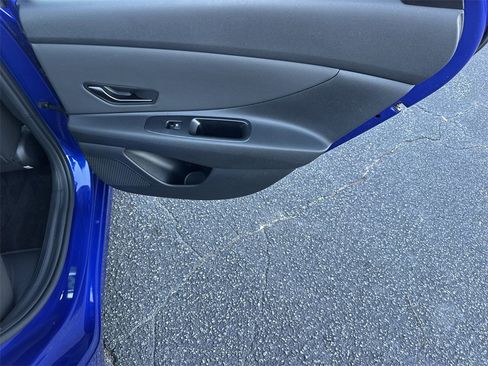 Used 2025 Hyundai Elantra SEL image 16