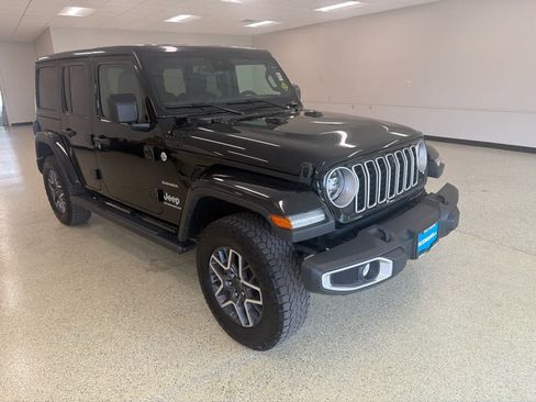 Used 2024 Jeep Wrangler Unlimited Sahara w/ Dual Top Group AWD/4WD image 4