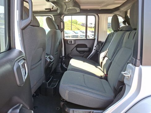 Used 2024 Jeep Wrangler Unlimited w/ Convenience Group AWD/4WD image 10