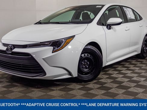 Used 2023 Toyota Corolla LE FWD image 2
