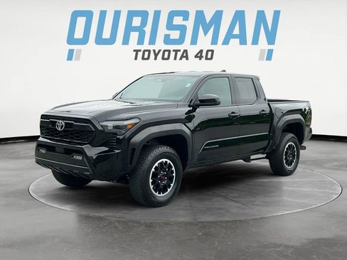 Certified 2025 Toyota Tacoma TRD Off-Road AWD/4WD image 3