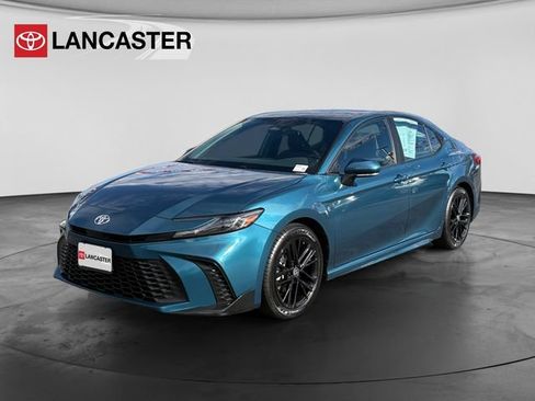 Certified 2025 Toyota Camry SE FWD image 3