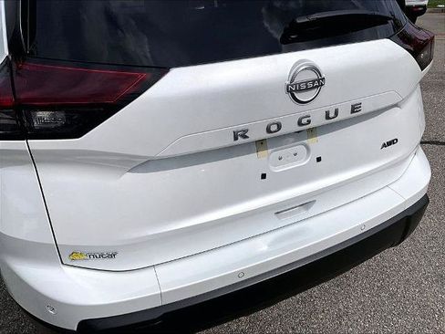 Certified 2026 Nissan Rogue SV AWD/4WD image 28