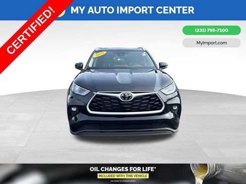 Certified 2025 Toyota Highlander XLE AWD/4WD image 2