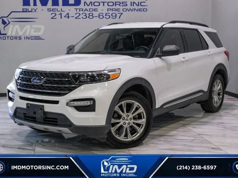 Used 2020 Ford Explorer XLT w/ Equipment Group 202A AWD/4WD image 2