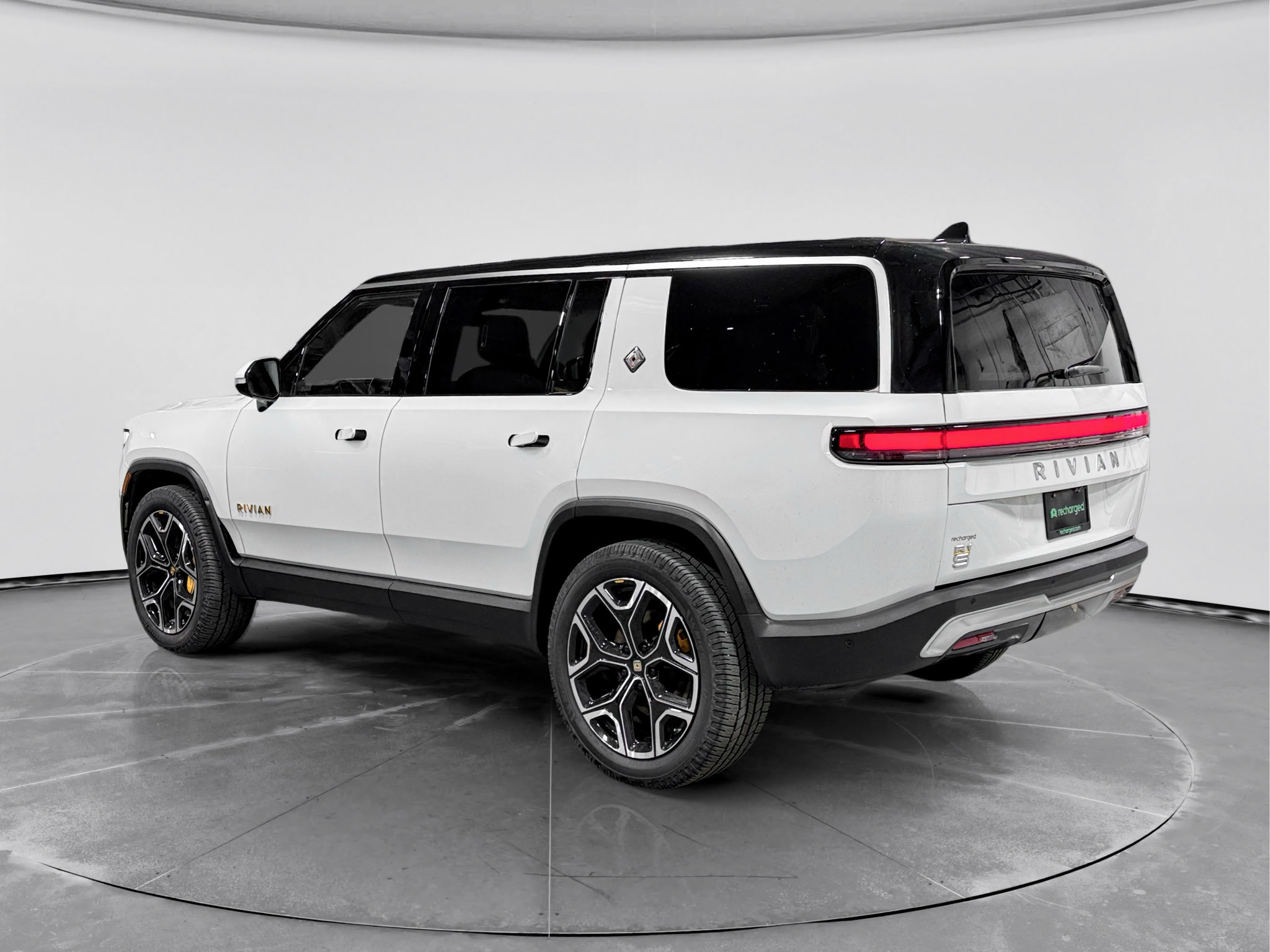 Used 2023 Rivian R1S Adventure Quad AWD/4WD image 2