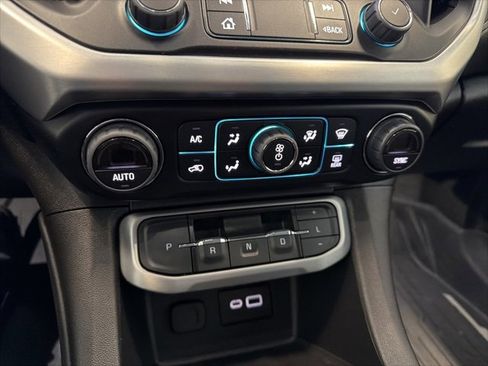 Used 2023 GMC Acadia SLE w/ Driver Convenience Package image 24