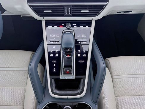 Certified 2022 Porsche Cayenne S Platinum AWD/4WD image 20