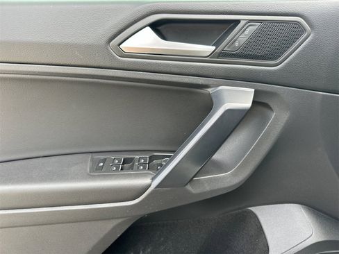 Used 2021 Volkswagen Tiguan SEL image 11