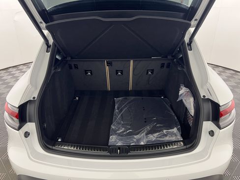 Certified 2026 Porsche Macan AWD/4WD image 21