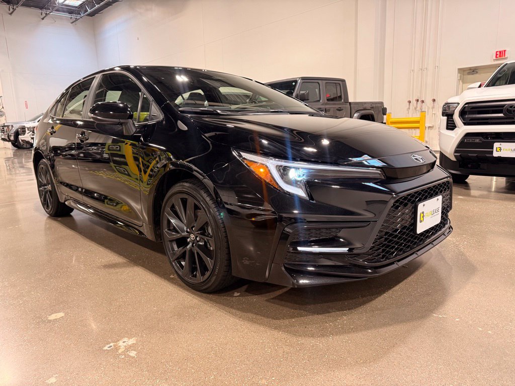Used 2027 Toyota Corolla SE FWD image 3