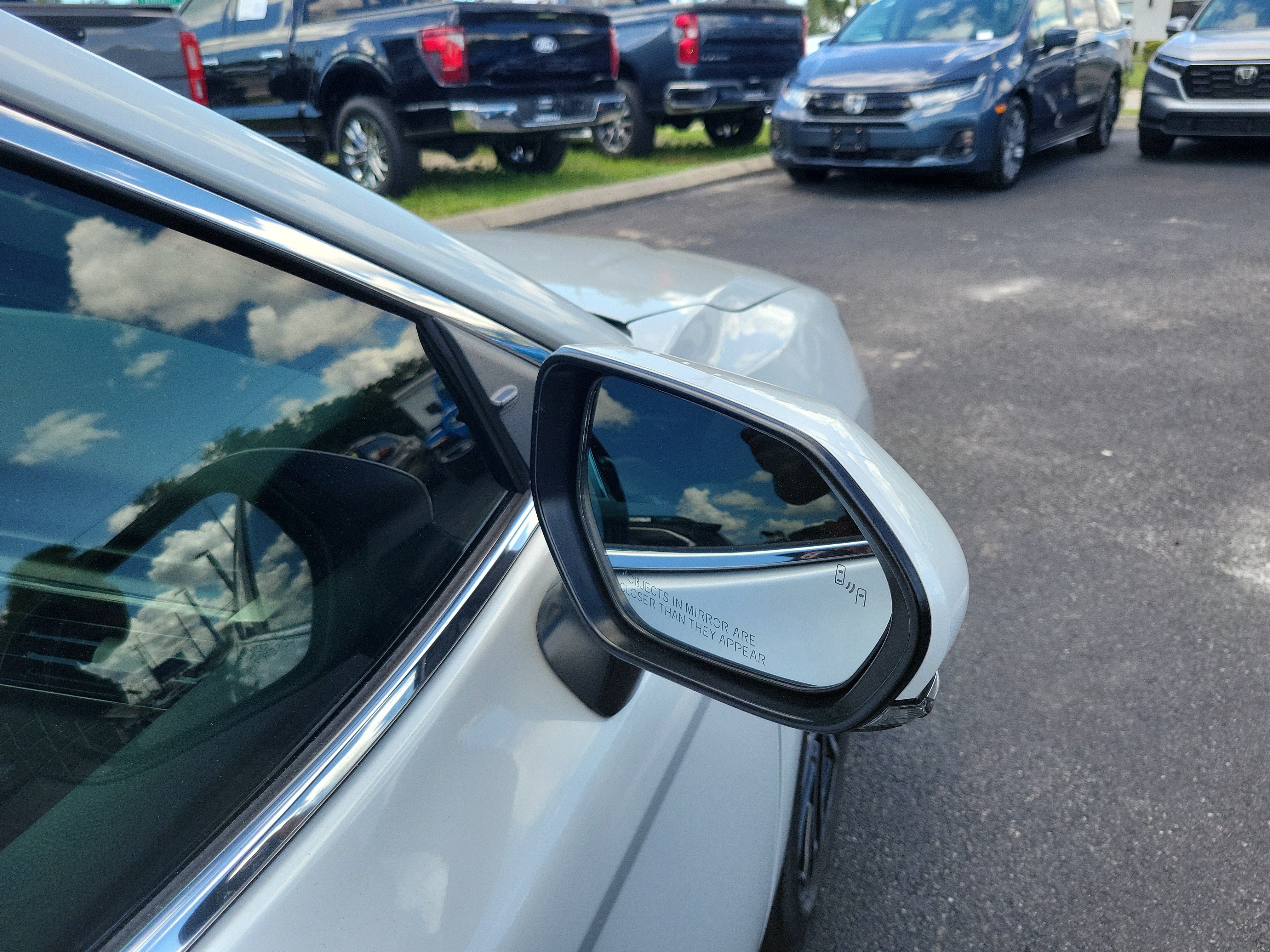 Used 2025 Toyota Camry XLE FWD image 9