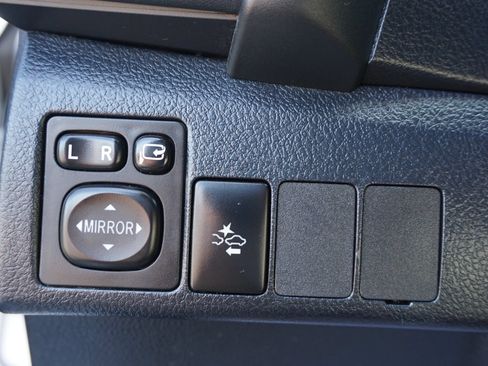 Used 2018 Toyota Corolla iM FWD image 21