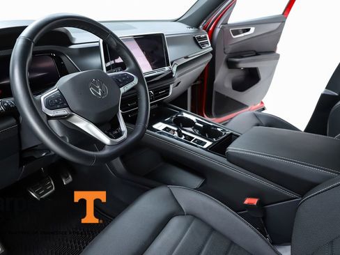 Used 2025 Volkswagen Atlas Cross Sport SEL R-Line image 19