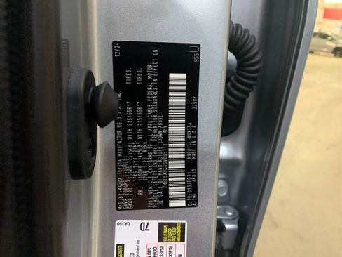 Used 2025 Toyota Corolla Cross AWD Hybrid w/ Moonroof Package image 35