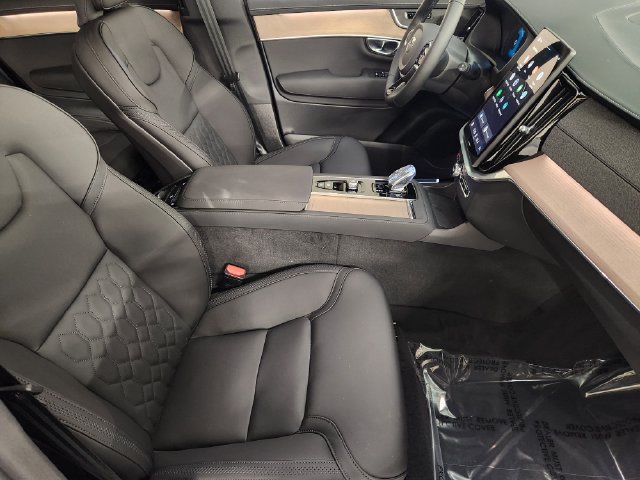 New 2026 Volvo XC90 T8 Plus w/ Protection Package Premier AWD/4WD image 3