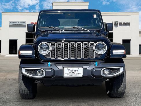 Used 2024 Jeep Wrangler Sahara w/ Technology Group image 3