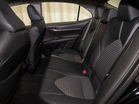 Used 2023 Toyota Camry SE image 7