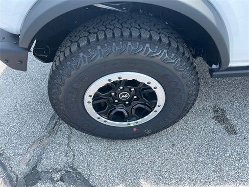 New 2025 Ford Bronco Badlands image 12