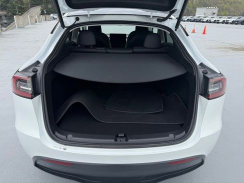 Used 2024 Tesla Model Y Long Range image 9