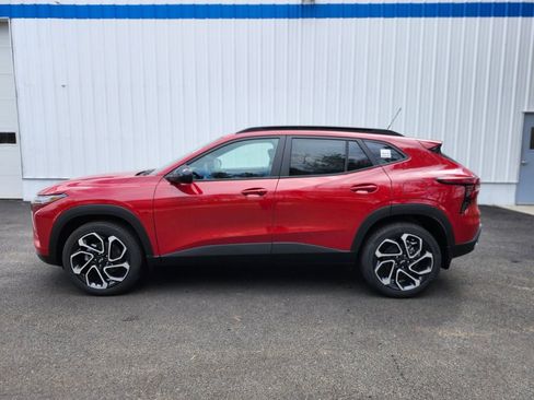 New 2026 Chevrolet Trax RS w/ Sunroof Package image 2