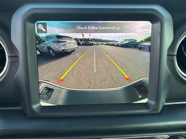 Used 2023 Jeep Gladiator Overland AWD/4WD image 14