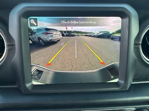 Used 2023 Jeep Gladiator Overland AWD/4WD image 14