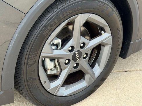 Used 2025 Kia K4 LXS image 9