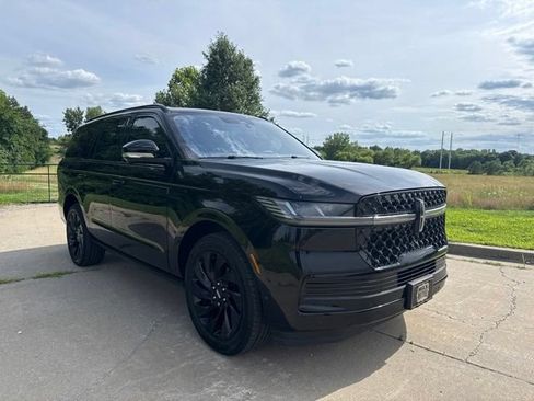 Used 2025 Lincoln Navigator Reserve w/ Jet Appearance Package AWD/4WD image 1