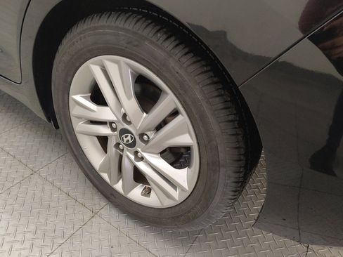 Used 2019 Hyundai Elantra SEL image 31