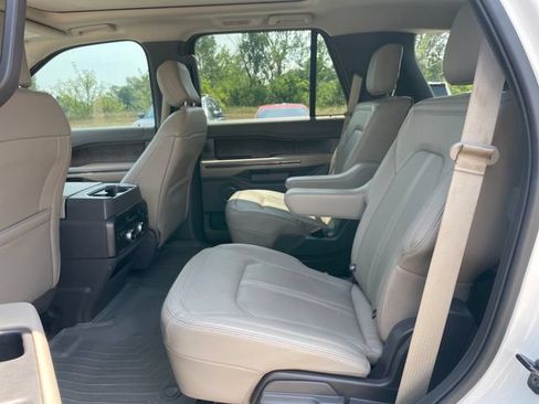 Used 2020 Ford Expedition Limited w/ Equipment Group 302A AWD/4WD image 29