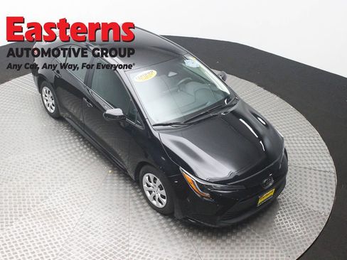 Used 2025 Toyota Corolla LE image 3