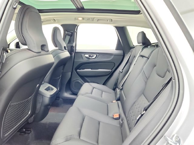 New 2026 Volvo XC60 B5 Plus w/ Protection Package Premier AWD/4WD image 24